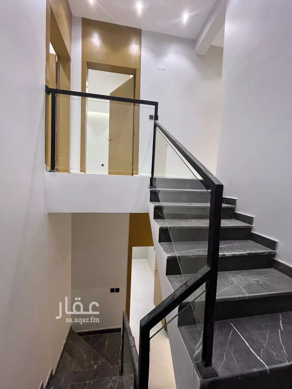 3 bedroom floor in Al Janadriyah 21
