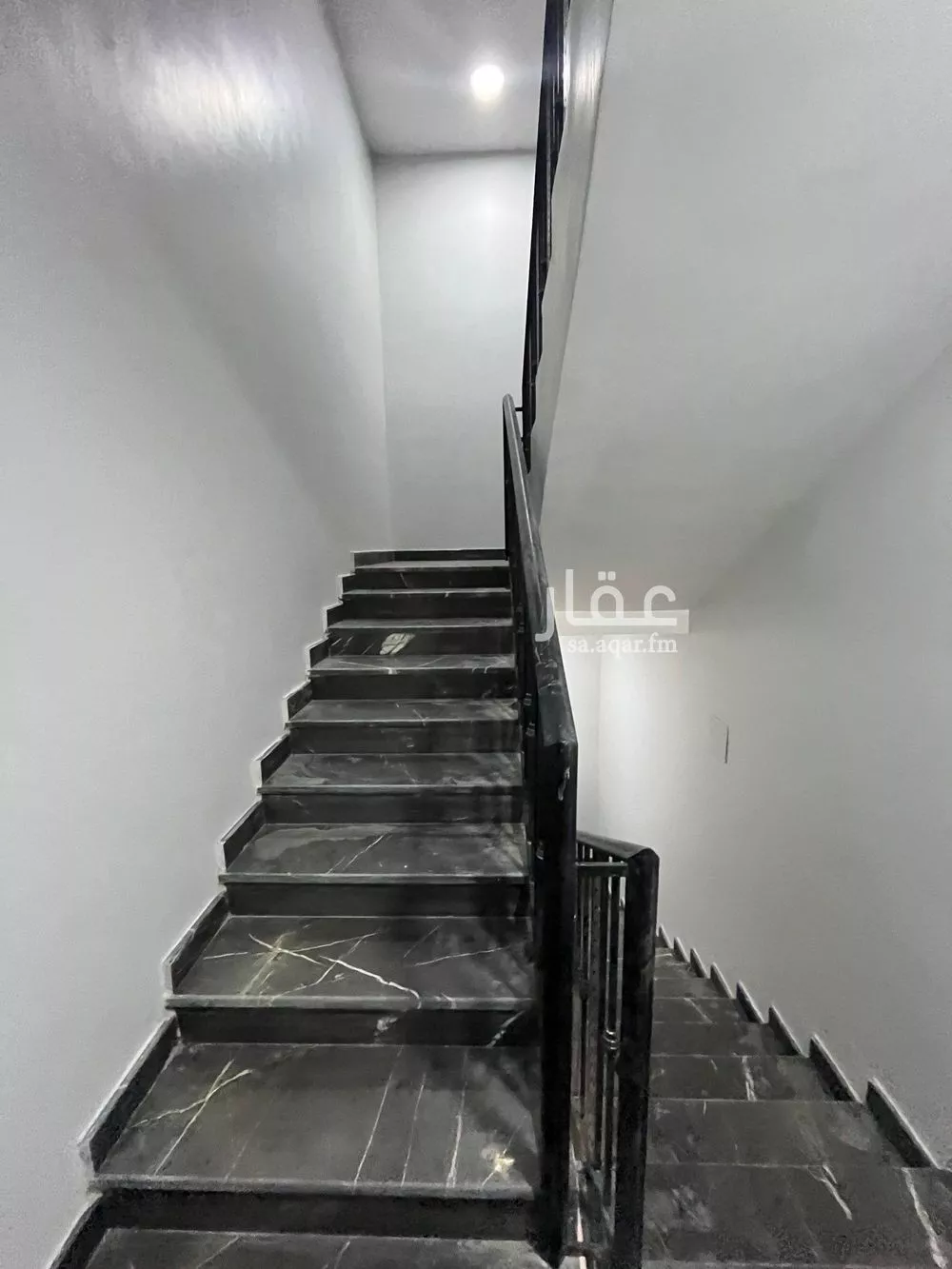 3 bedroom floor in Al Janadriyah 9
