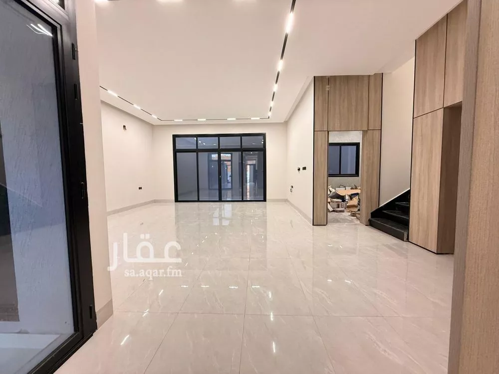 6 bedroom villa in Al Maizilah 4