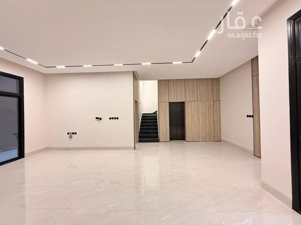 6 bedroom villa in Al Maizilah 6