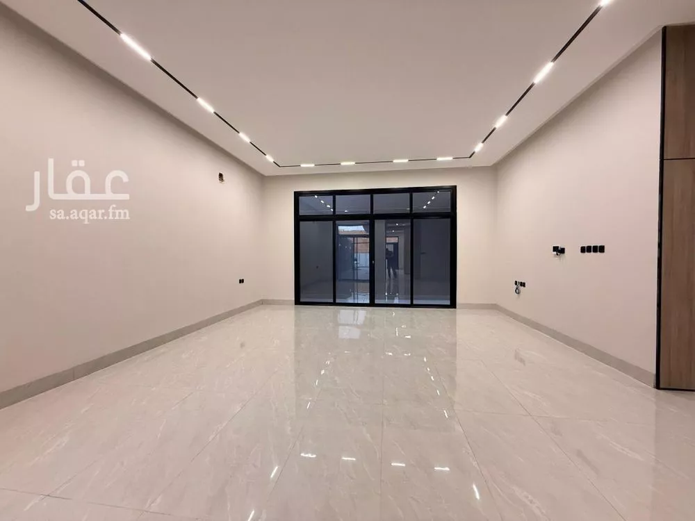 6 bedroom villa in Al Maizilah 7