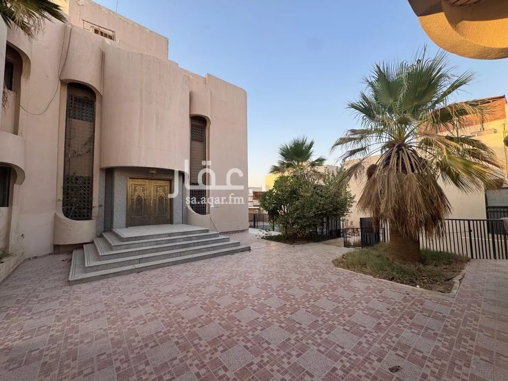 1160 sqm land in Al Rabwa 7