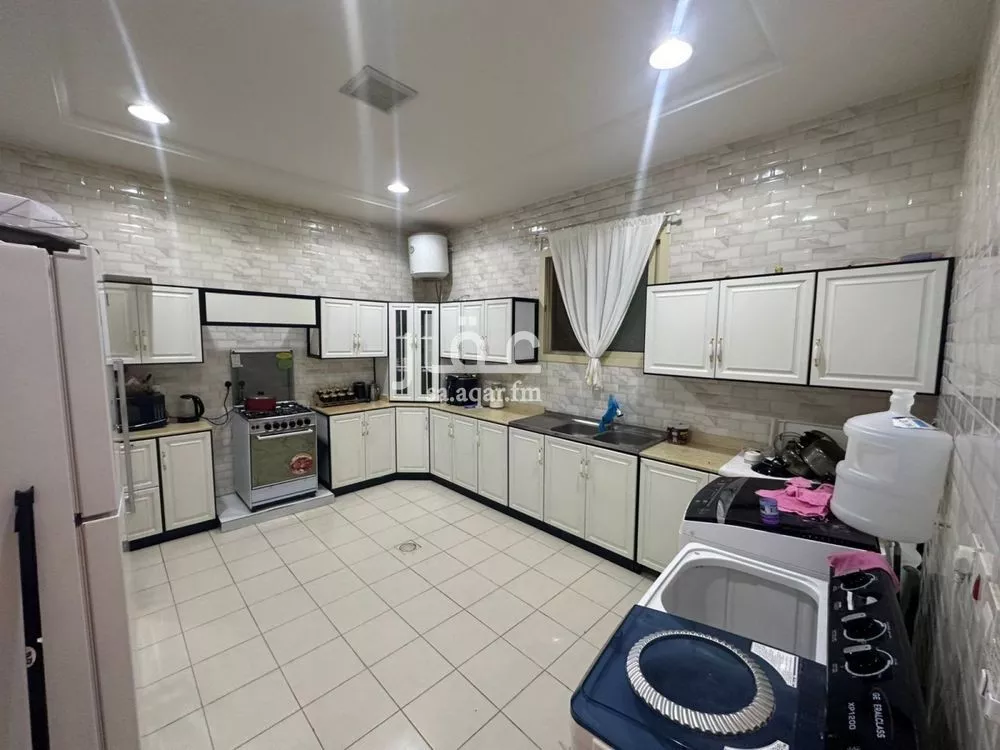 5 bedroom apartment in Dhahrat Namar 11