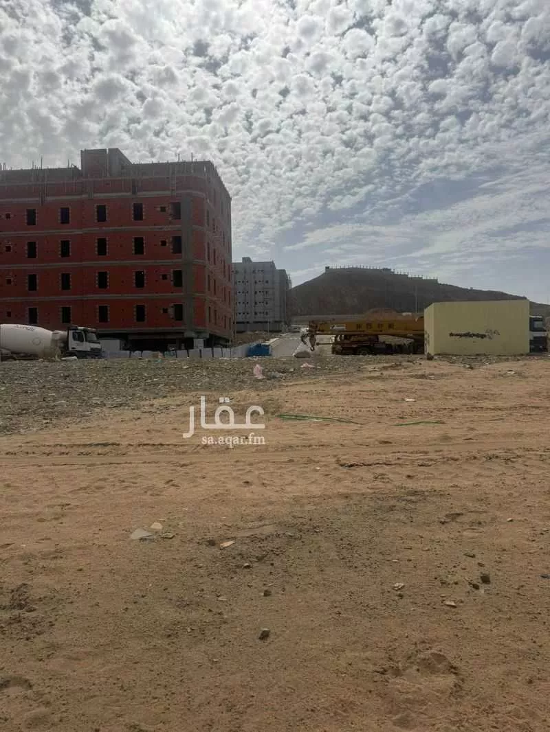 801 sqm land in Muraykh 2