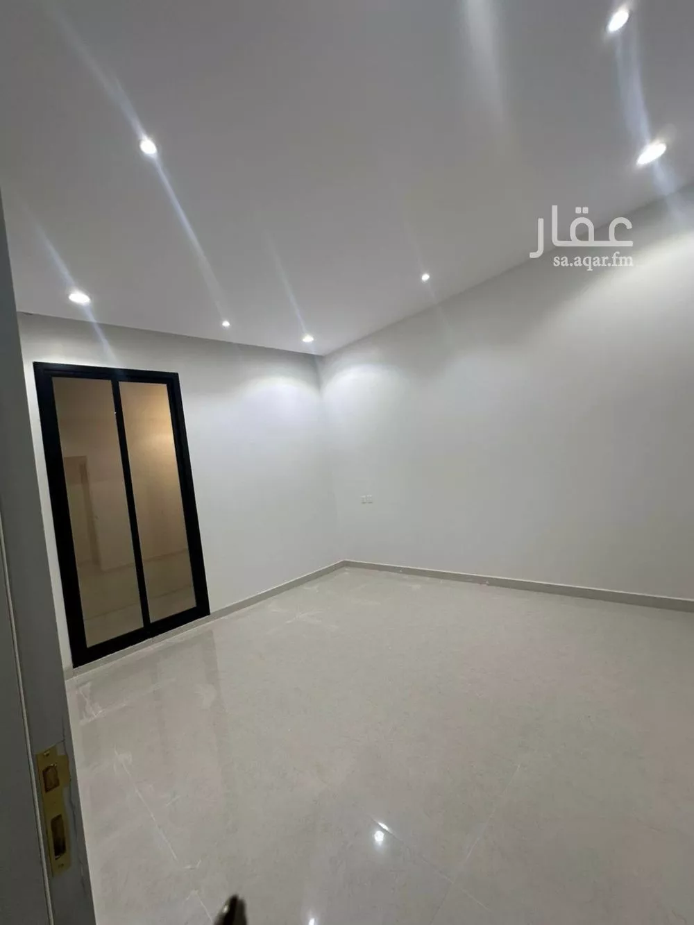 فيلا 6 غرف في الشرق 4
