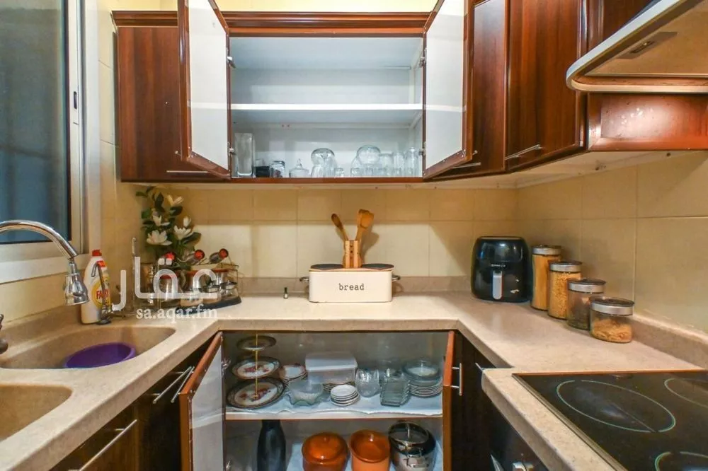 3 bedroom apartment in Al Malqa 13