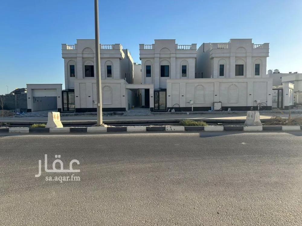 فيلا 9 غرف في الشراع 8