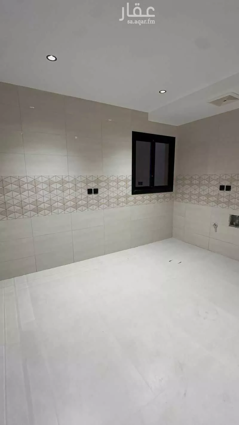 173 sqm building in Al Duwaykhilah 6