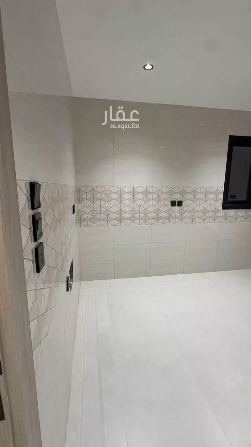 173 sqm building in Al Duwaykhilah 7