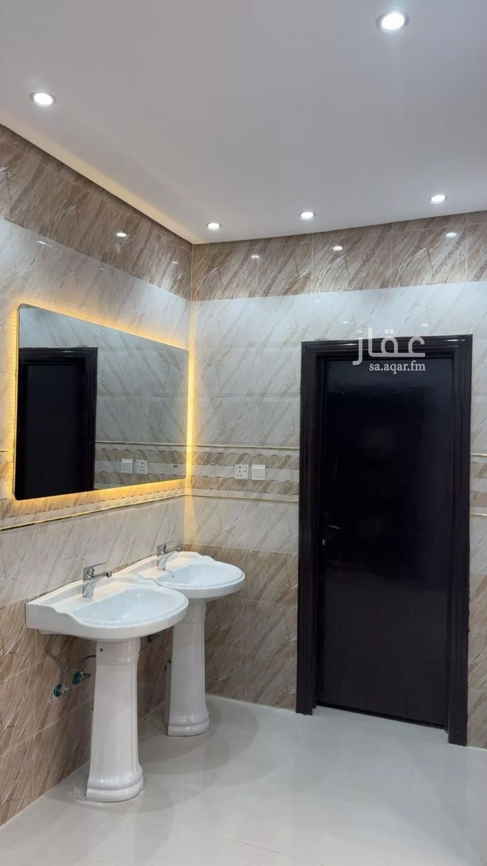 3 bedroom floor in Dhahrat Laban 7