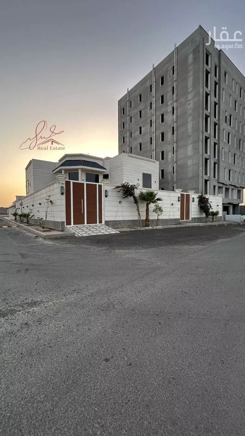 فيلا 7 غرف في الملك فهد 4