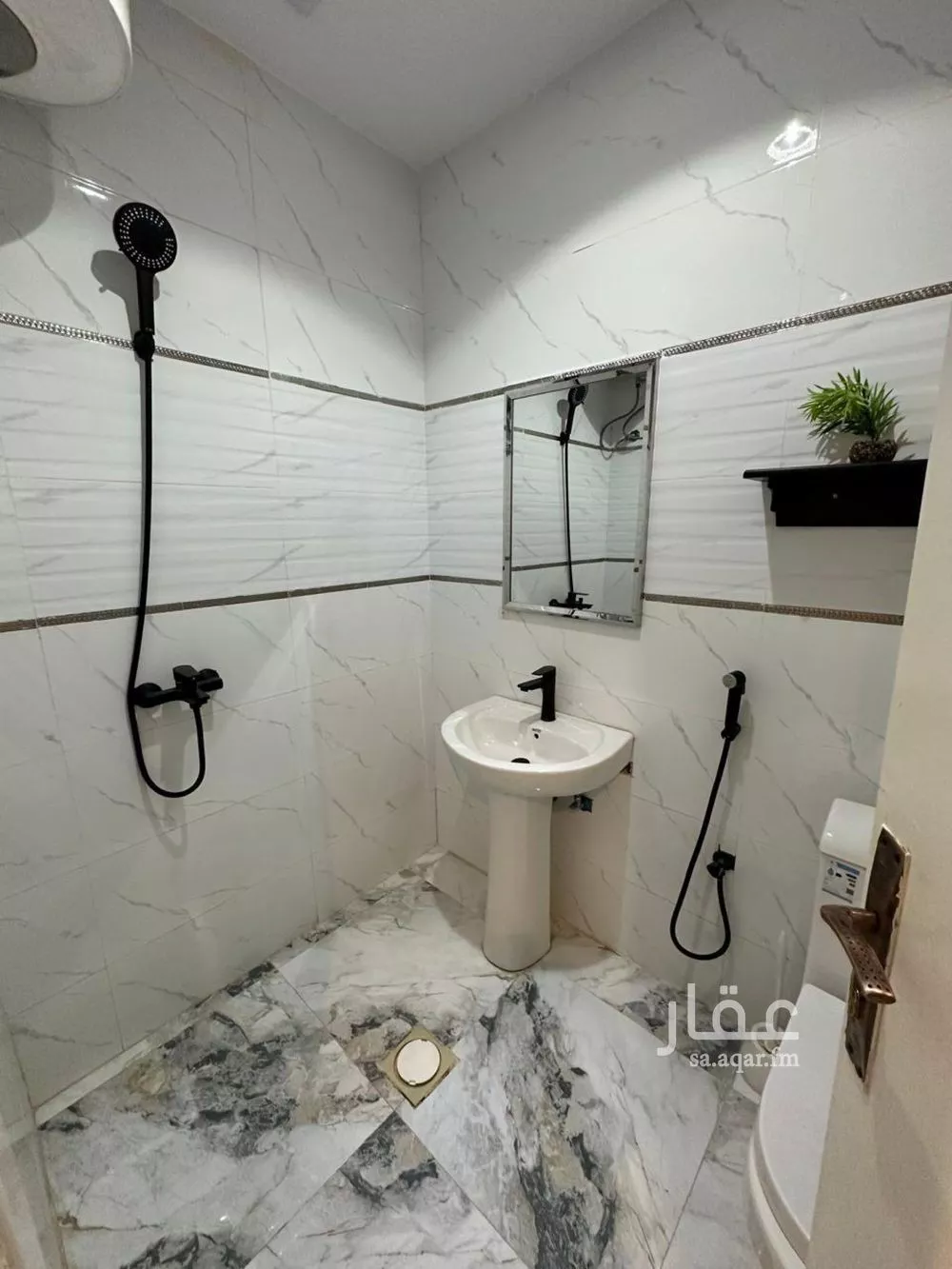 شقة 1 غرف في الملقا 2