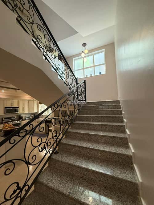 فيلا 7 غرف في الصفاء 2