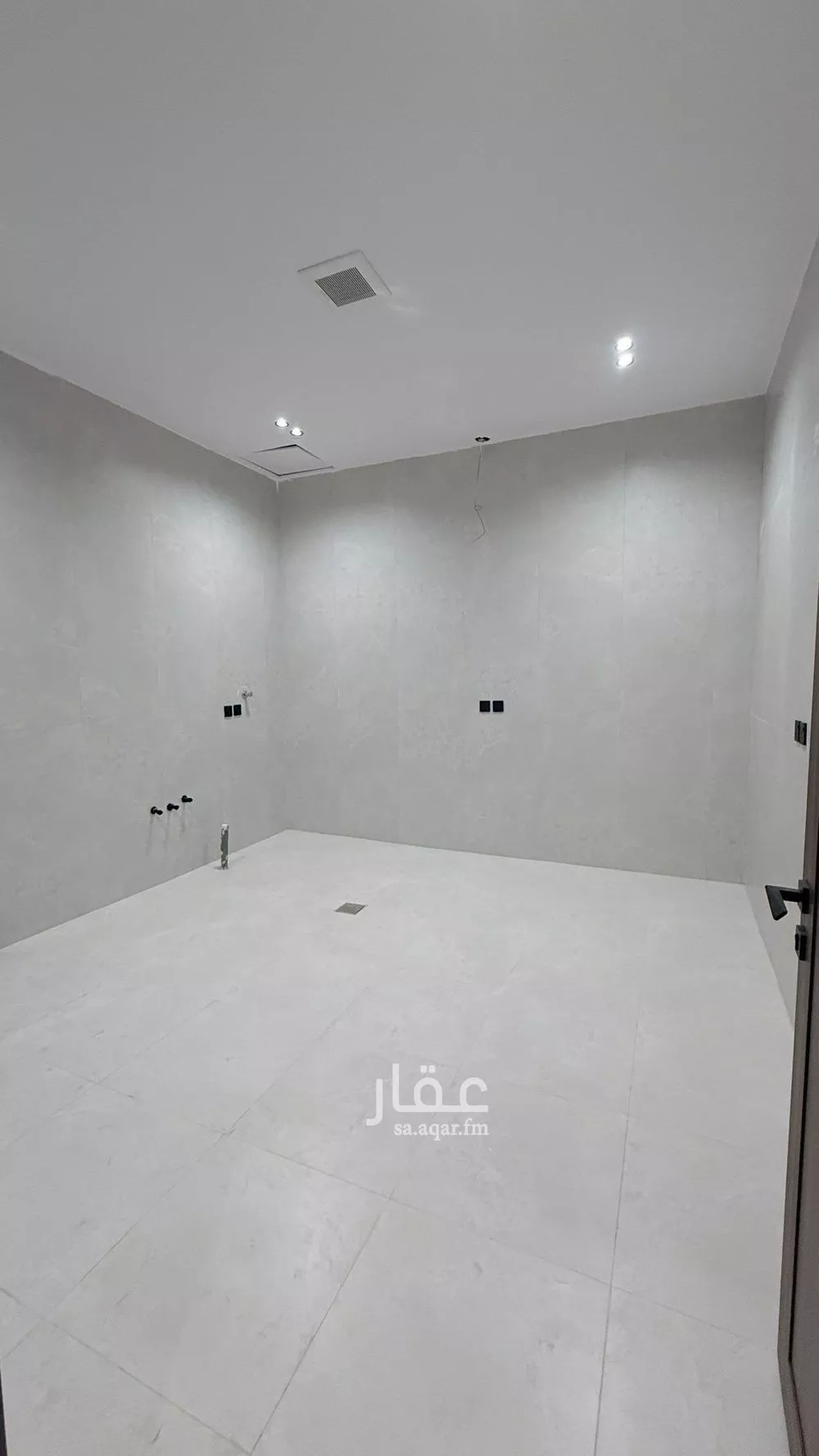 5 bedroom villa in Al Uraija Al Gharbiyah 11
