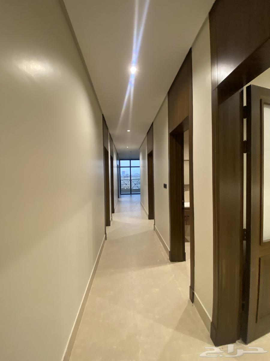 شقة 5 غرف في الحمرا 3