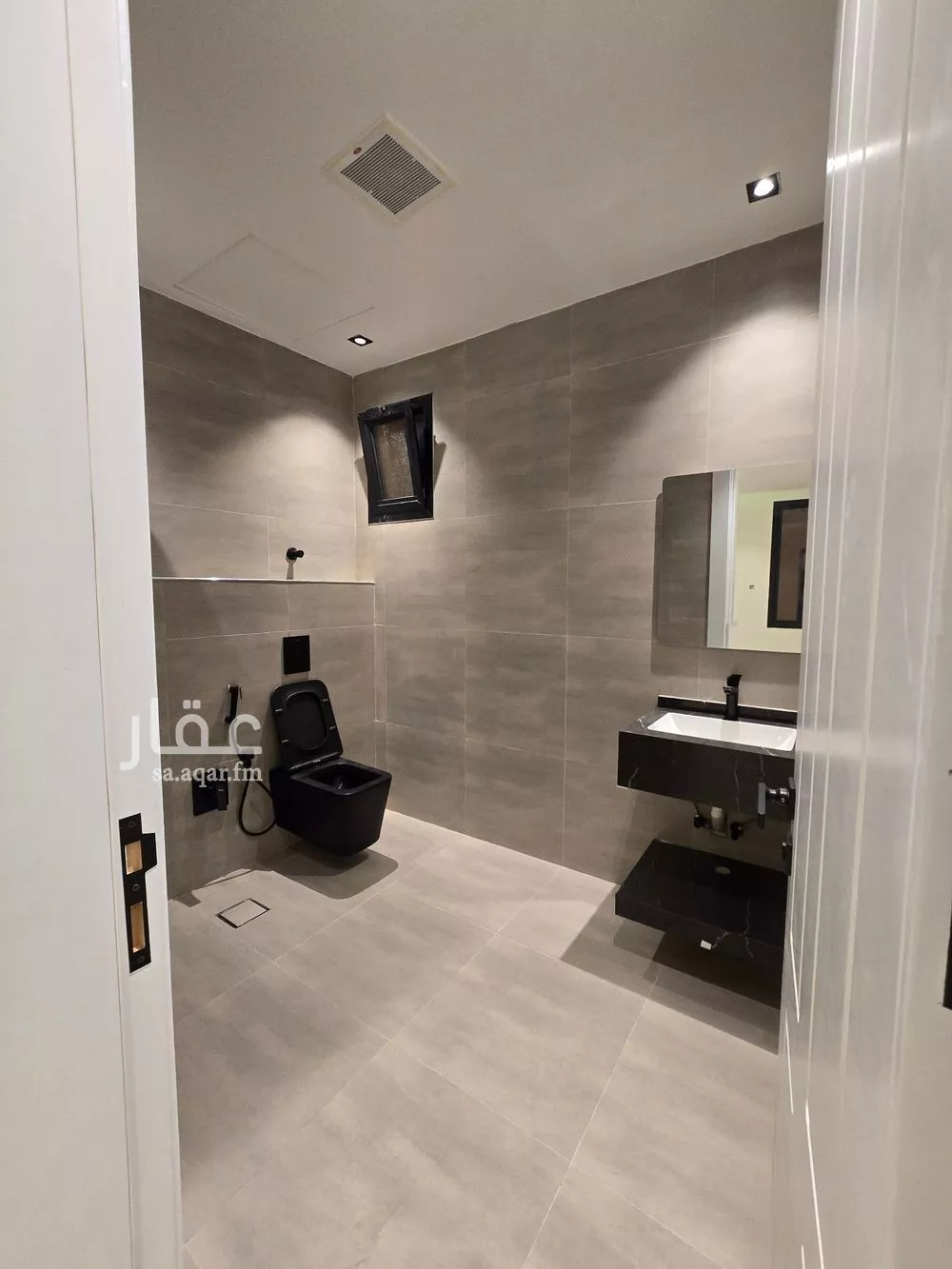 4 bedroom apartment in Al Yarmouk 10