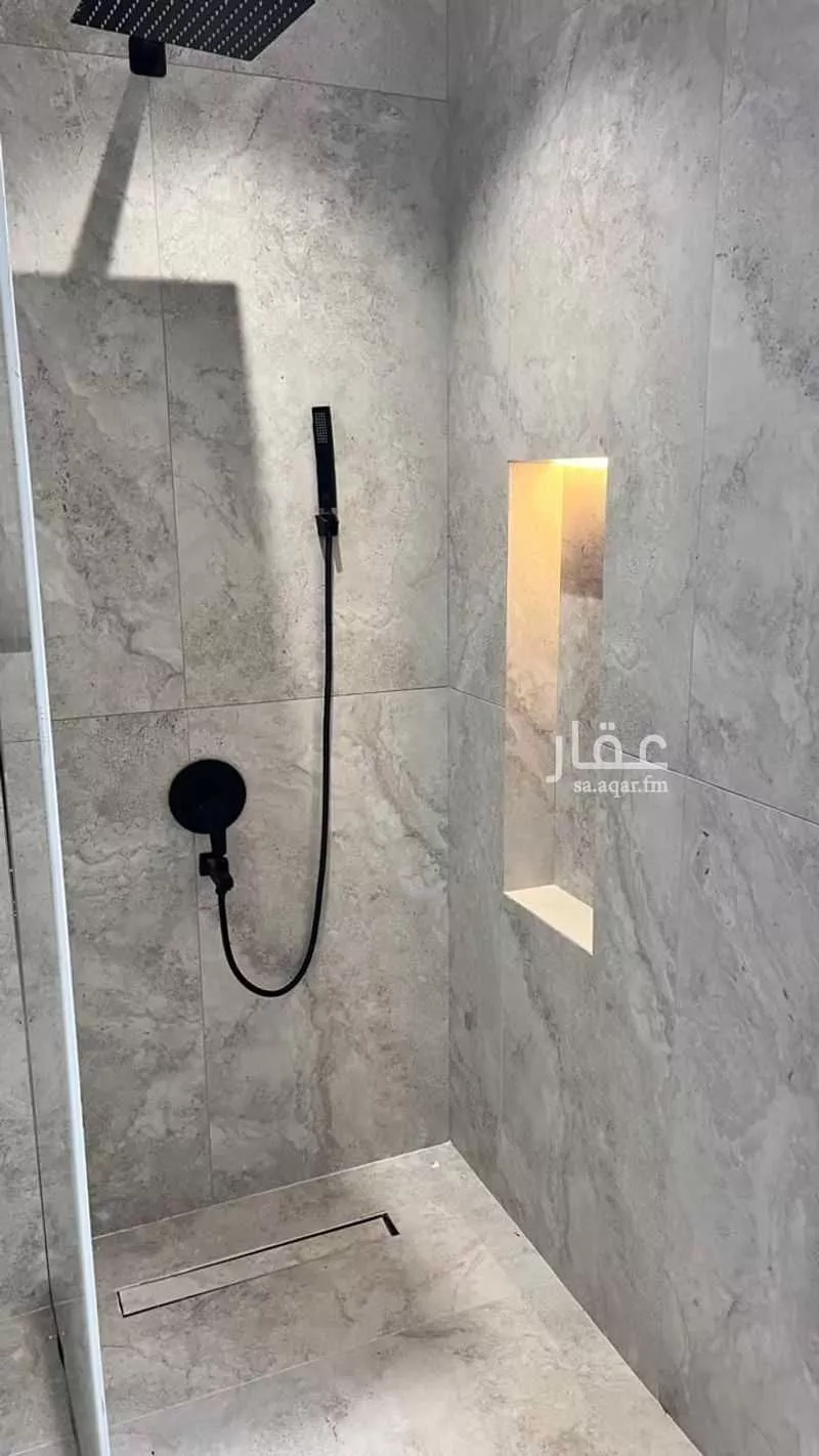 فيلا 5 غرف في الياقوت 8