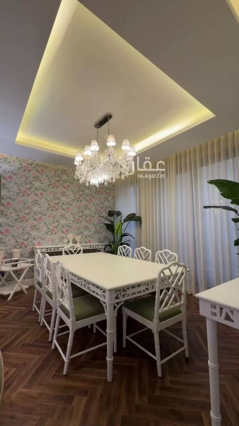8 bedroom villa in Al Malqa 11