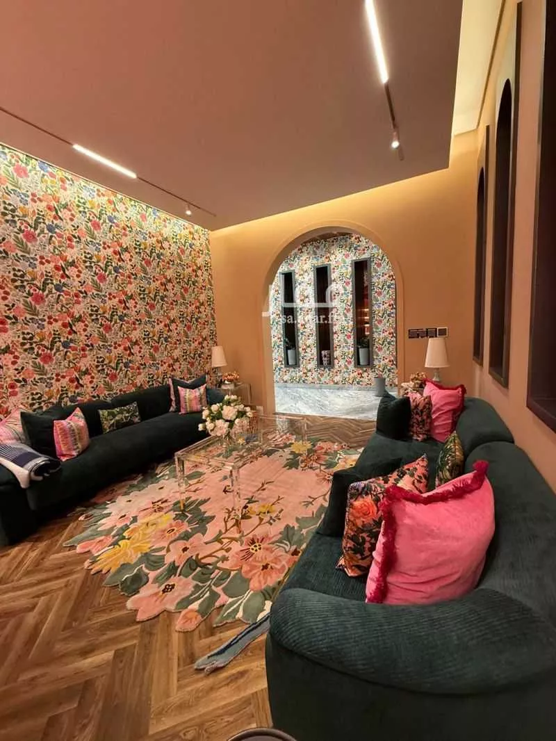 8 bedroom villa in Al Malqa 18