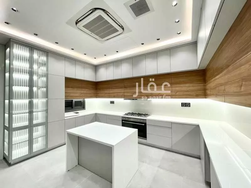8 bedroom villa in Al Malqa 24