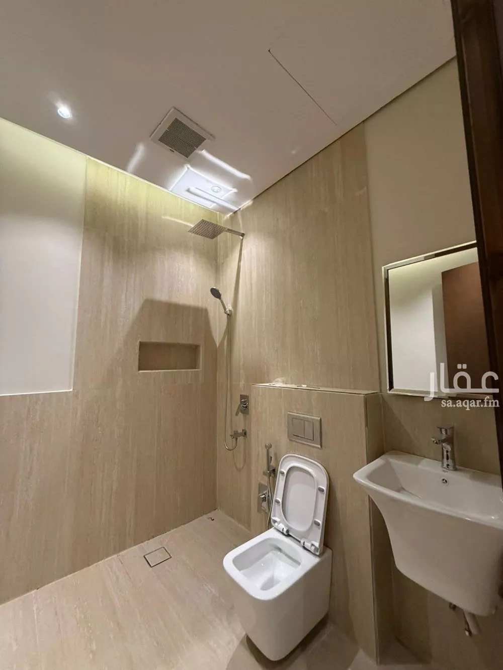 6 bedroom villa in Al Mahdiyyah 7