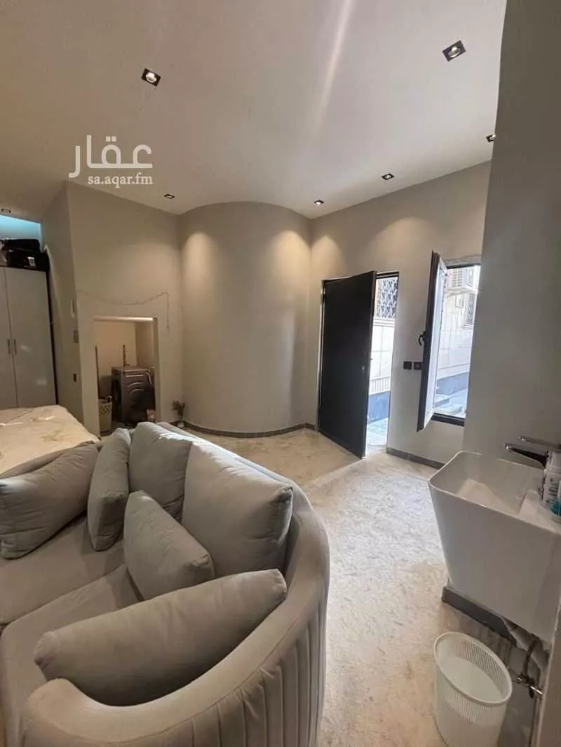 1 bedroom floor in Al Olaya 5