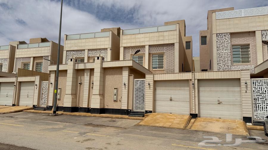 فيلا 7 غرف في عكاظ 9