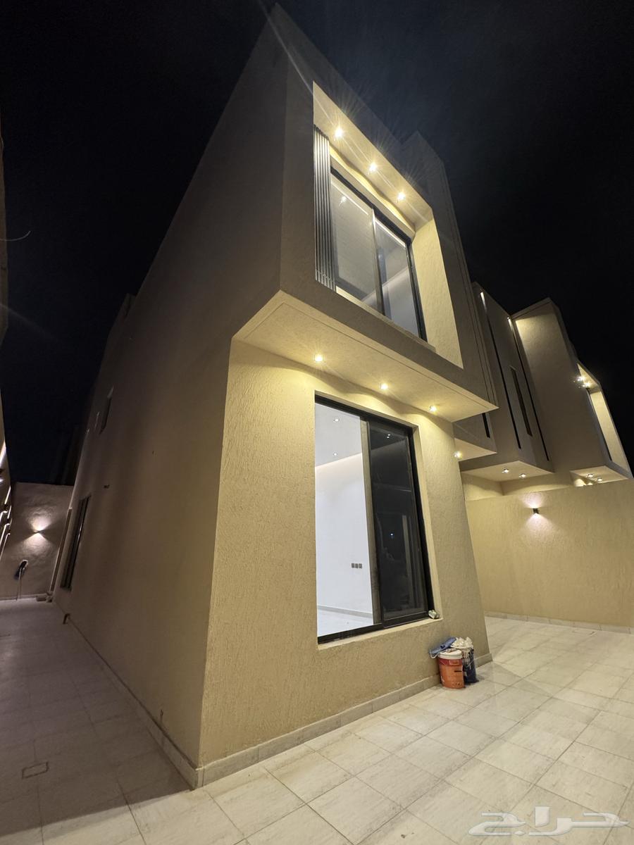 فيلا 7 غرف في ضاحية الملك فهد 4