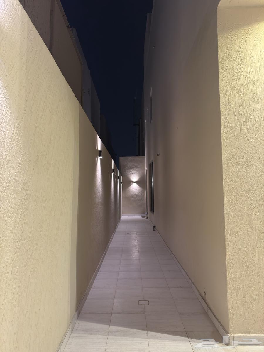 فيلا 7 غرف في ضاحية الملك فهد 5