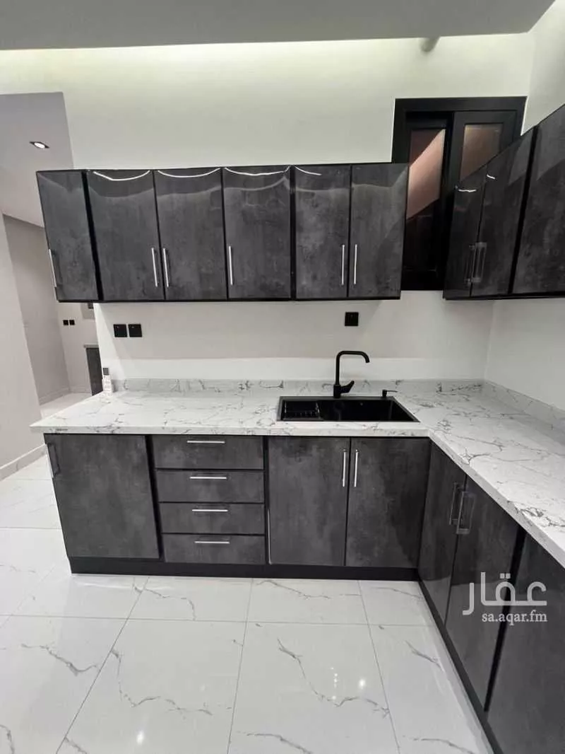 5 bedroom apartment in Al Yarmouk 16