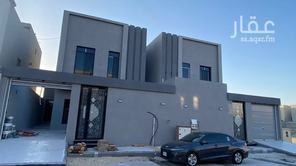 فيلا 7 غرف في العقيق 5