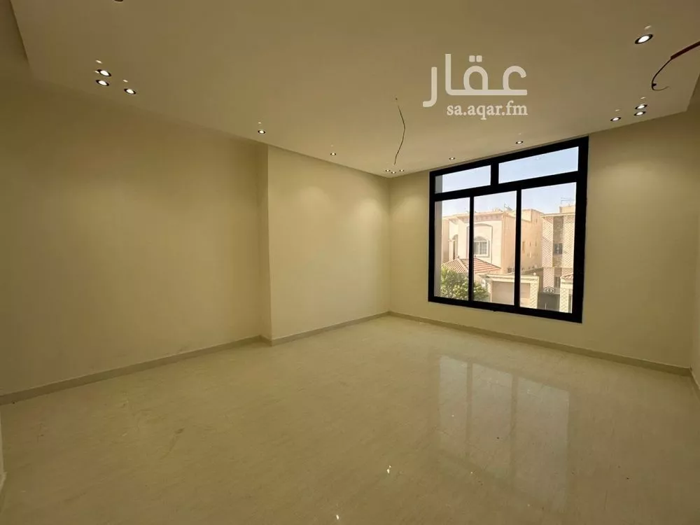 فيلا 7 غرف في العقيق 2