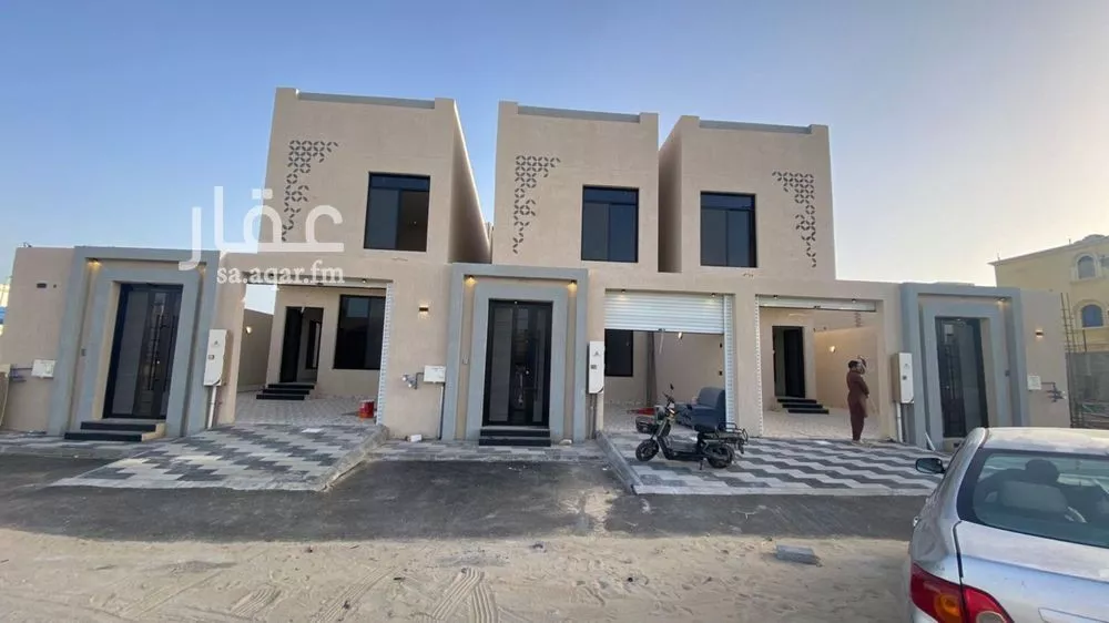 7 bedroom villa in Al Amwaj 2