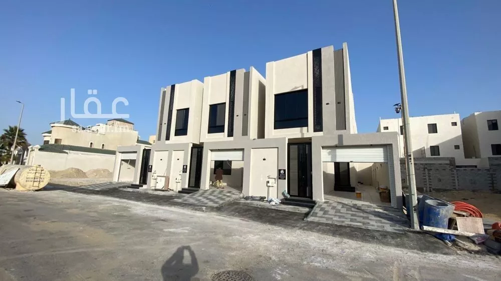 فيلا 7 غرف في العقيق 2