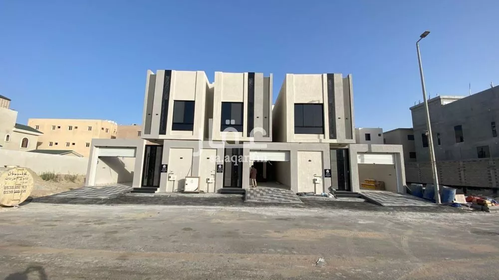 فيلا 7 غرف في العقيق 3