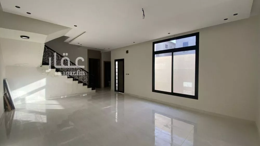 فيلا 7 غرف في العقيق 5