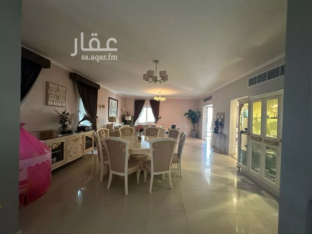 7 bedroom villa in Al Amwaj 11