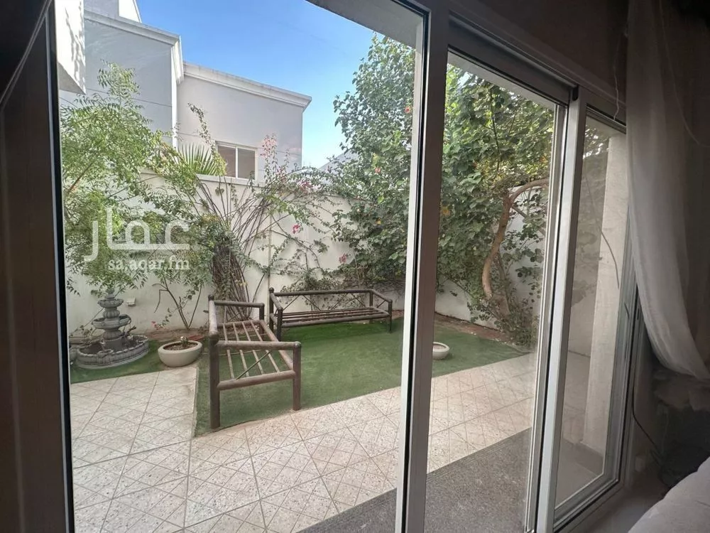 7 bedroom villa in Al Amwaj 9
