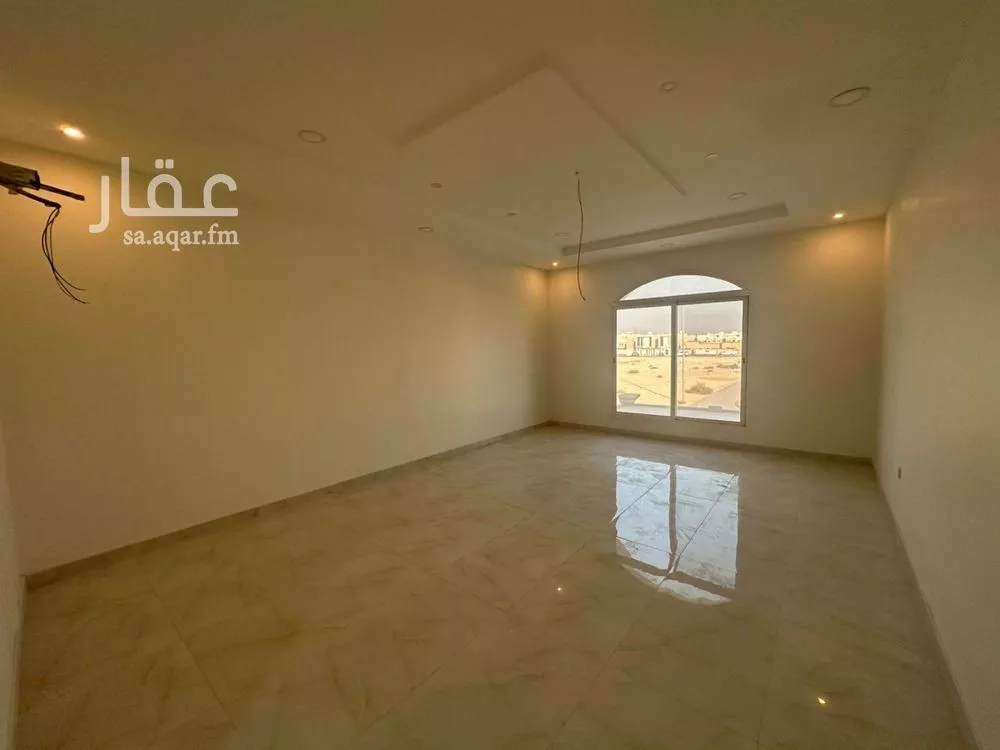 فيلا 9 غرف في الشراع 4