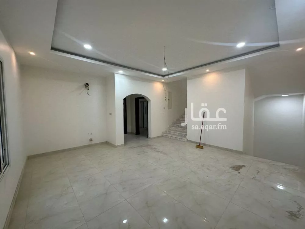 فيلا 9 غرف في الشراع 5