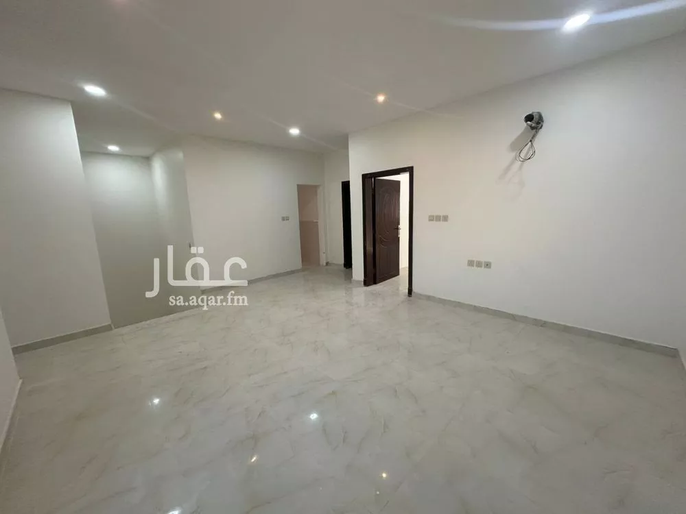 فيلا 9 غرف في الشراع 8