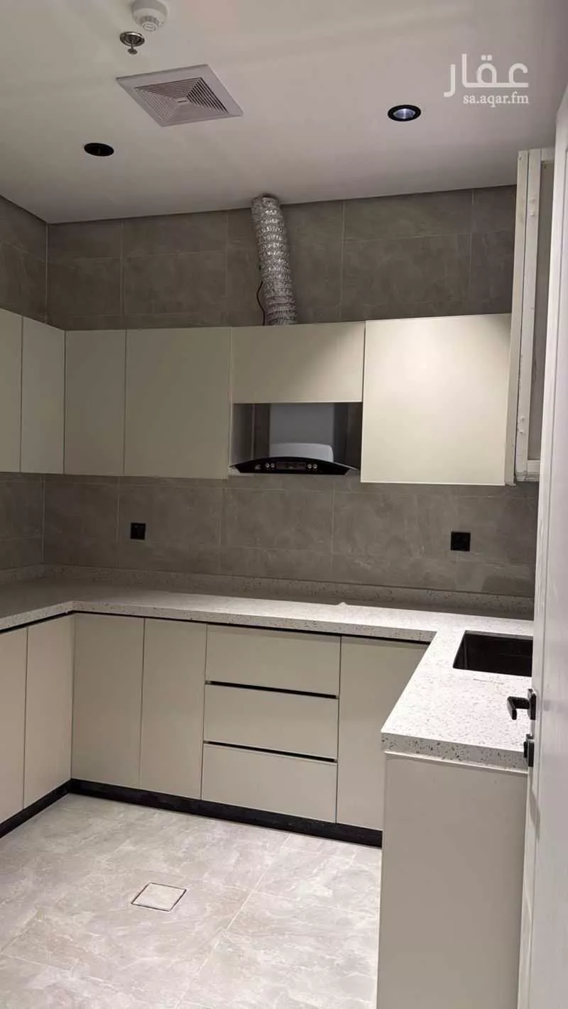 شقة 7 غرف في الحمرا 4