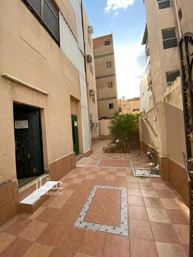 18 bedroom building in Qurban, Madinah 4