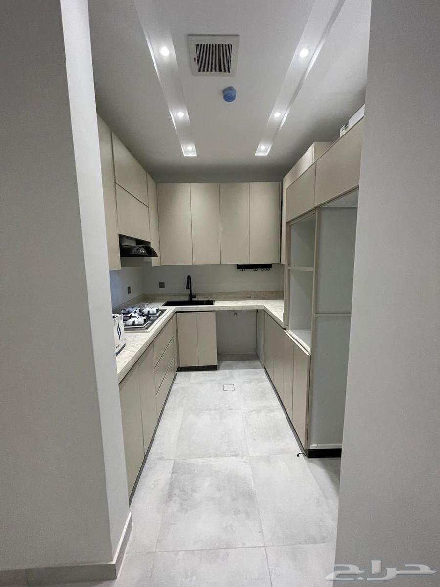 شقة 3 غرف في الملقا 4