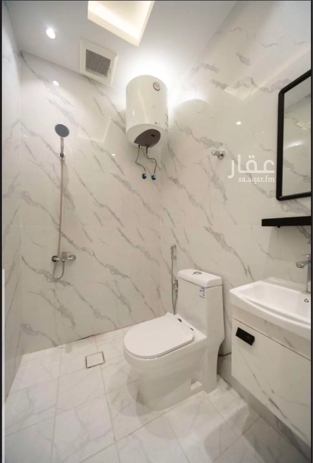 شقة 1 غرف في الملقا 9