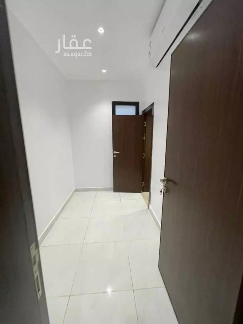 4 bedroom villa in Al Janadriyah 11