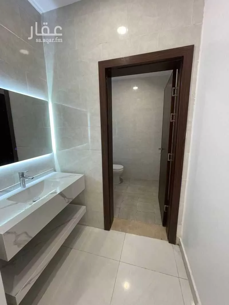 4 bedroom villa in Al Janadriyah 13