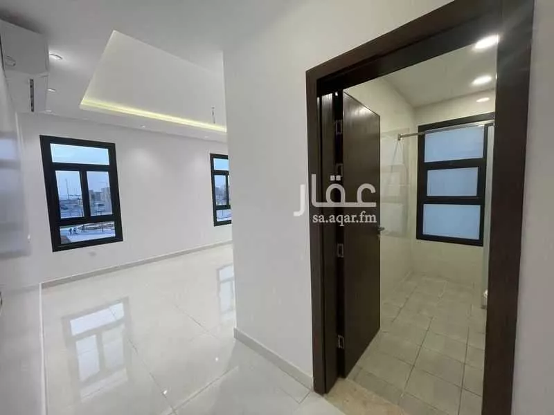 4 bedroom villa in Al Janadriyah 18
