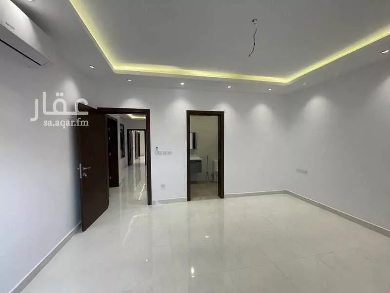 4 bedroom villa in Al Janadriyah 19