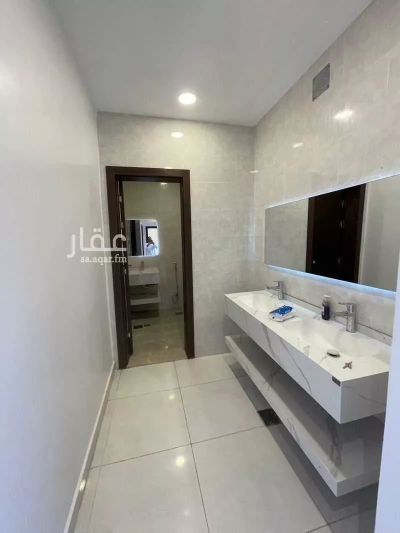 4 bedroom villa in Al Janadriyah 9